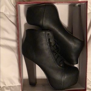 Glaze black heeled boots